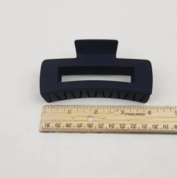 Claw Clip Hair Accessories - Picture 2 of 3